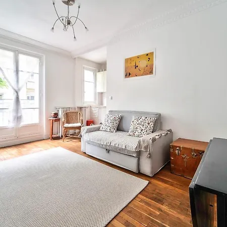 For 3 - 18e Montmartre *