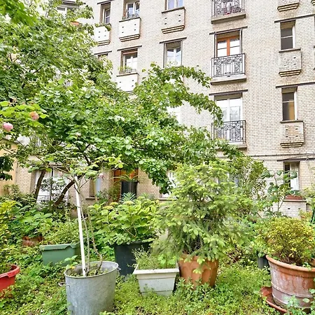 For 3 - 18e Montmartre *